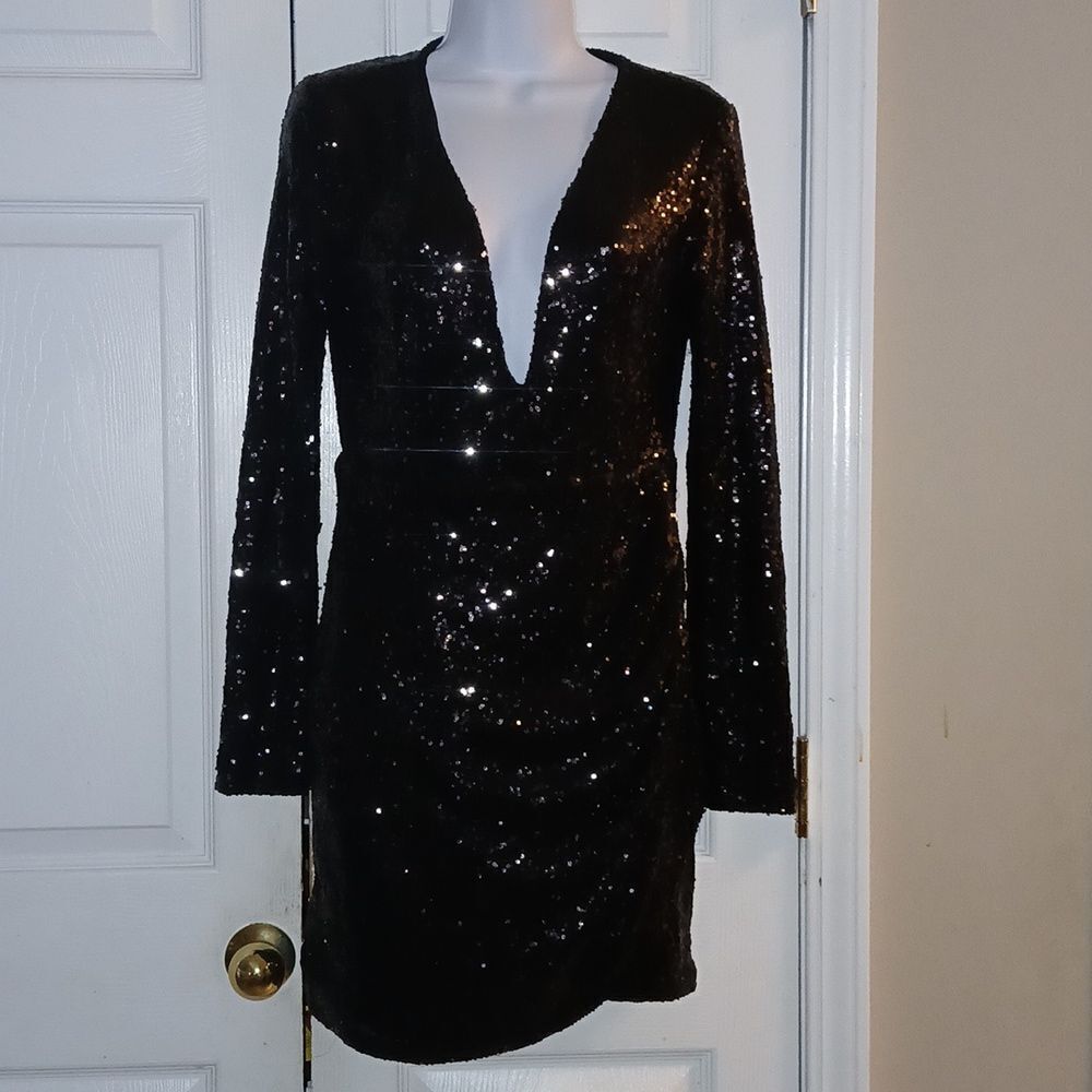 LuLus  black sequin long sleeve low cut cinched side dress Sz L NWOT